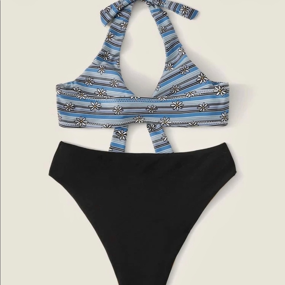 Bikini - Picture 3 of 5